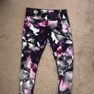 Calia by Carrie Underwood crop leggings